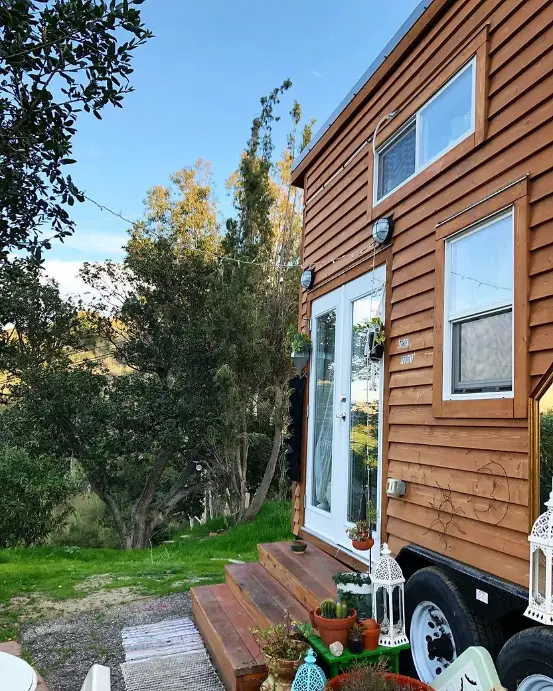 0451 She designed her own tiny home at 19 Yr Olds and moved into it straight after college smallhometours.com 4