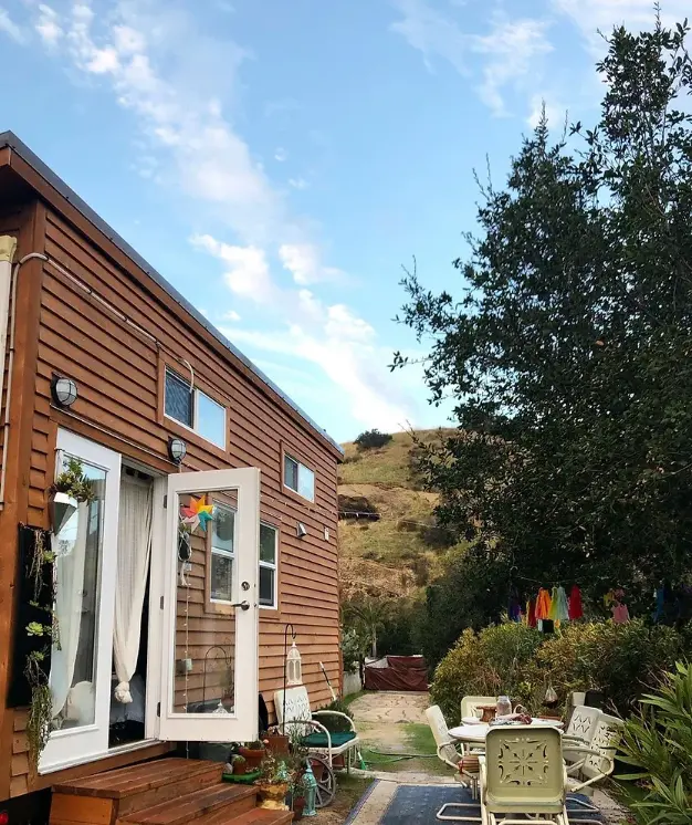 0451 She designed her own tiny home at 19 Yr Olds and moved into it straight after college smallhometours.com 5