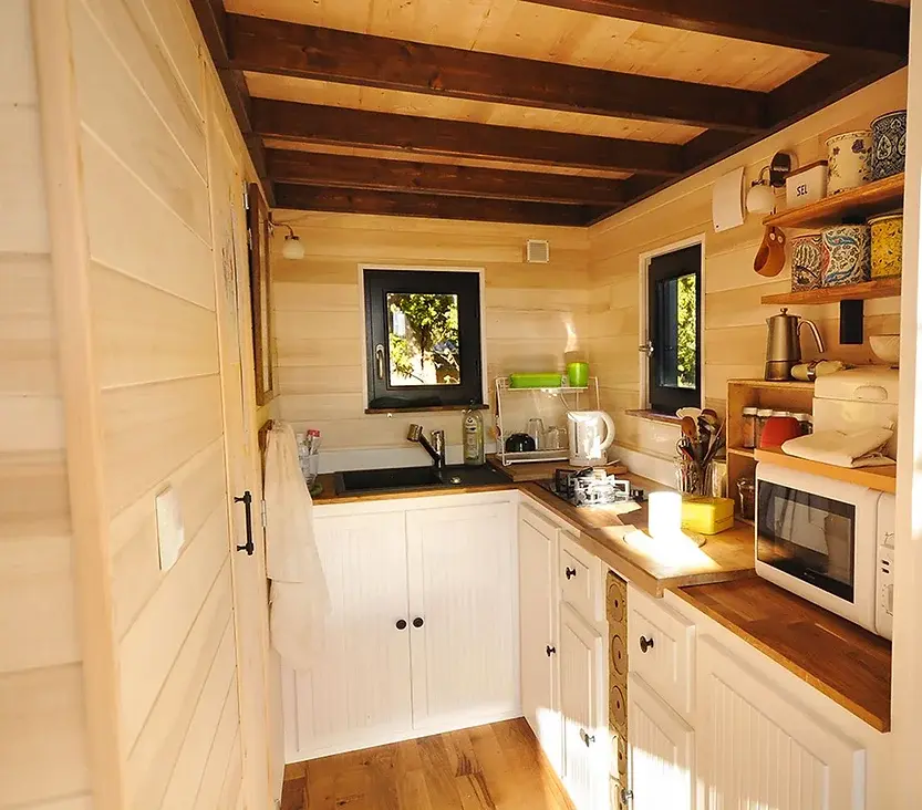 0471 Georges tiny house with a large sheltered porch smallhometours.com 1