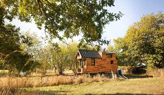 0471 Georges tiny house with a large sheltered porch smallhometours.com 5