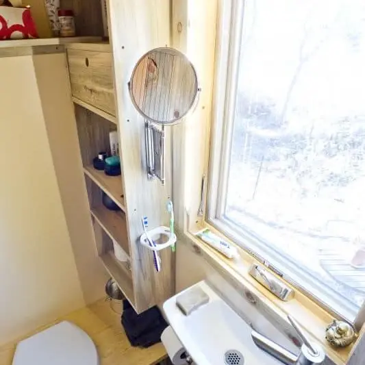 0484 Brilliant DIY 20x8 tiny house with home office space for 30.000 smallhometours.com 3