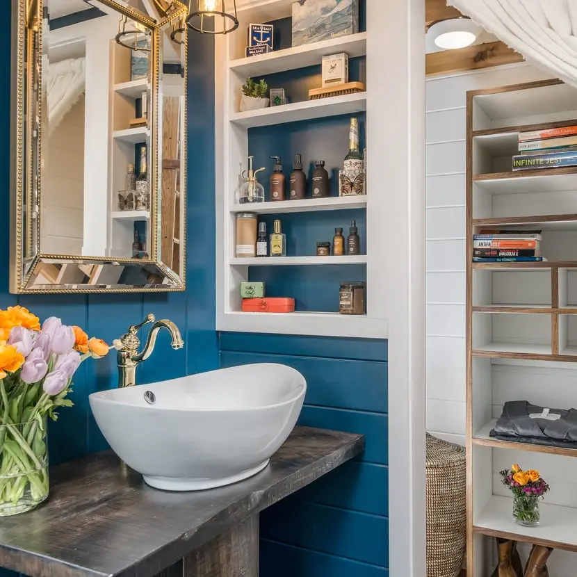 0486 Amazing tiny house with a table that pulls out from under the kitchen to accommodate up to 12 people smallhometours.com 1