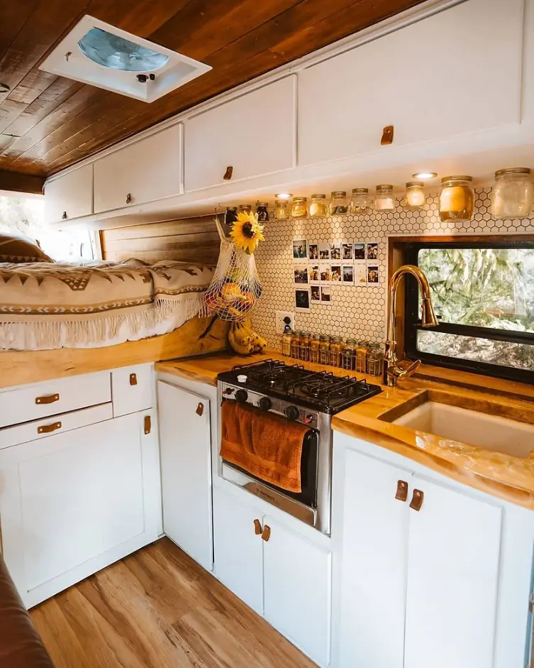 0500 Amazing DIY self built 2017 Ford transit van conversion smallhometours.com 4