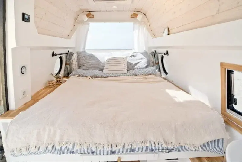 0502 Stunning VW T5 van conversion smallhometours.com 2