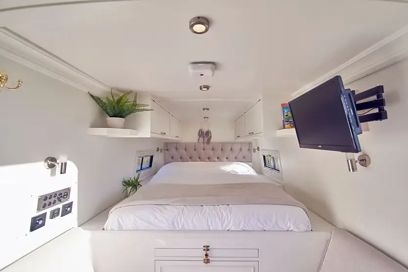 0518 One heck of a cool classy and downright luxurious Mercedes Benz camper van smallhometours.com 1