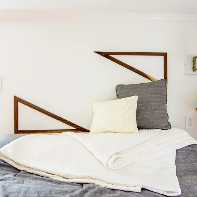 0519 Gorgeous natural modern 30ft tiny house smallhometours.com 13