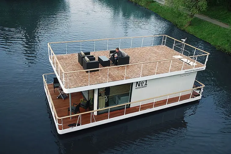 0527 Gorgeous modern tiny 40 houseboat with rooftop deck smallhometours.com 2
