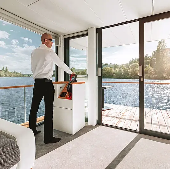 0527 Gorgeous modern tiny 40 houseboat with rooftop deck smallhometours.com 5