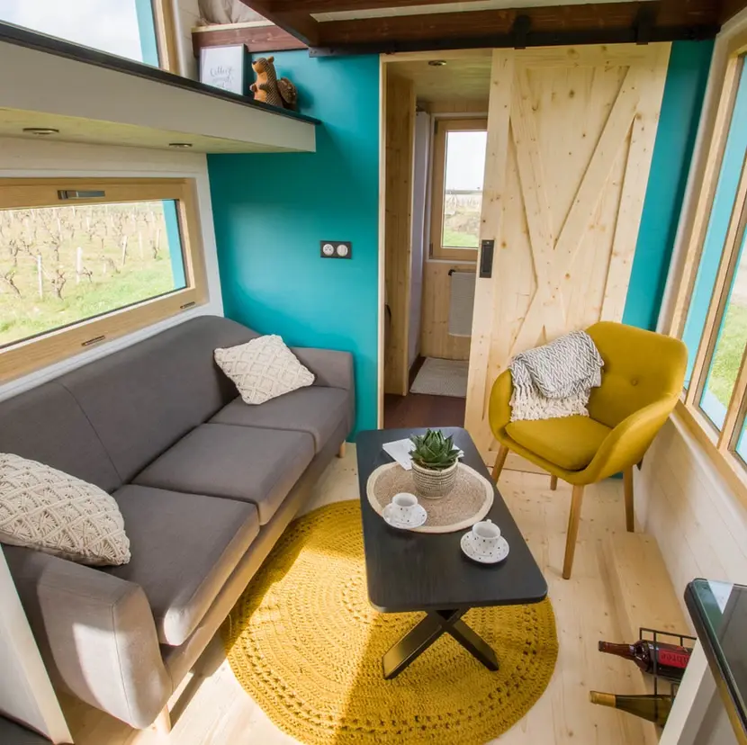 0528 Beautiful tiny house with many windows that make it a bright and pleasant space to live smallhometours.com 4