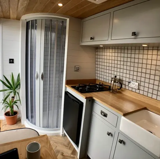 0536 Stunning Volkswagon crafter van both inside and out smallhometours.com 4