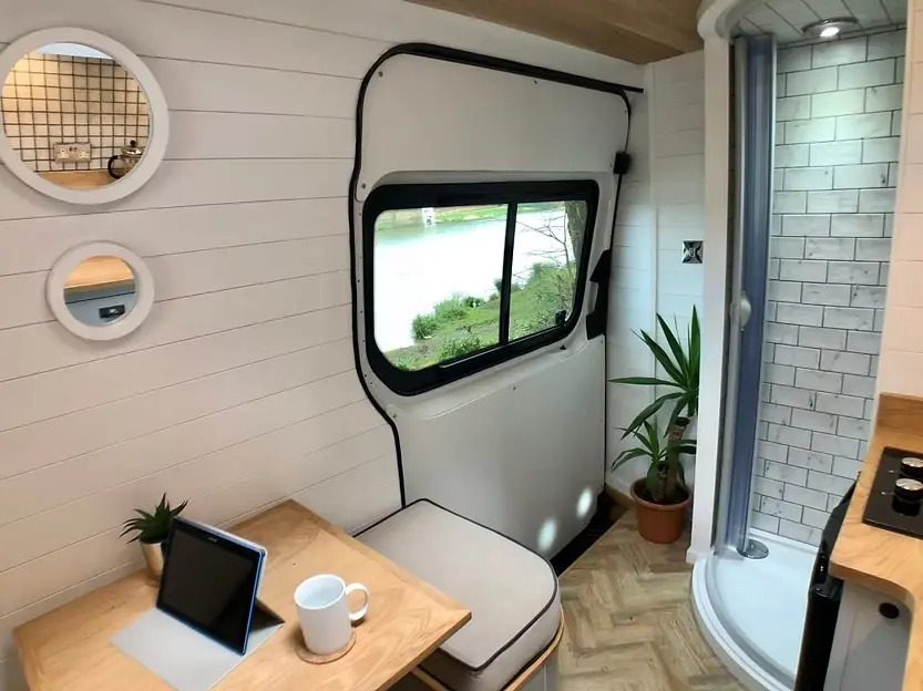 0536 Stunning Volkswagon crafter van both inside and out smallhometours.com 9