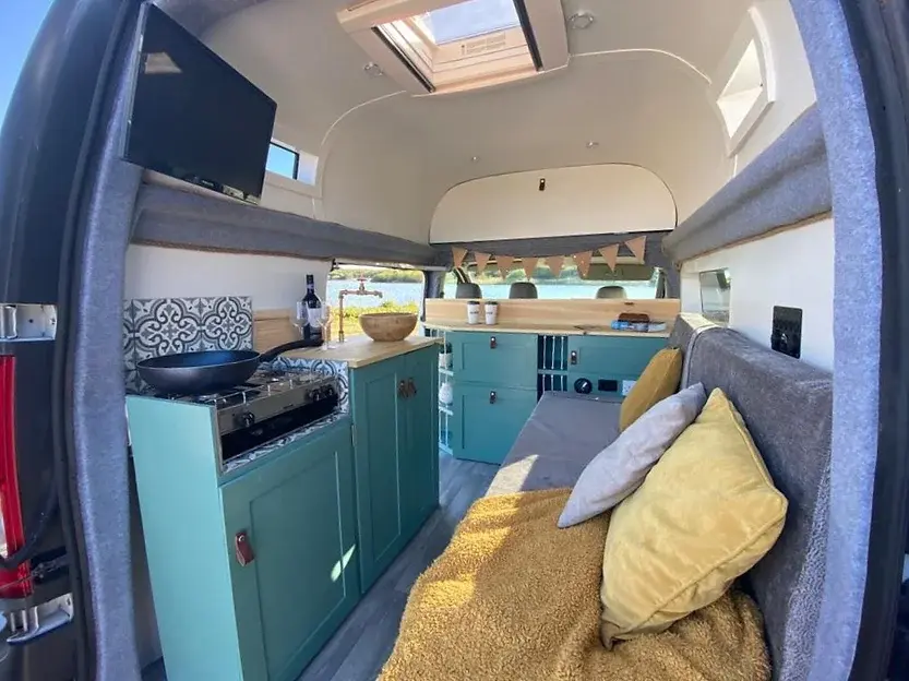 0544 Beautiful short SWB van with a unique high roof smallhometours.com 4