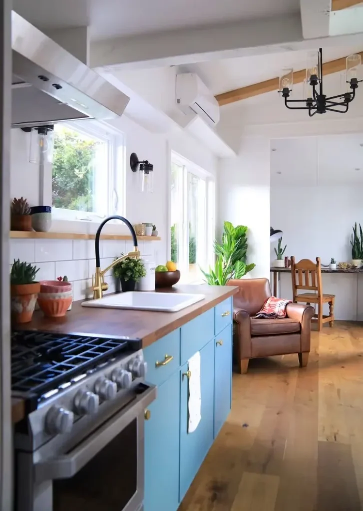 0545 Beautiful tiny house built on a 30 x 8.5 triple axel iron eagle trailer smallhometours.com 6