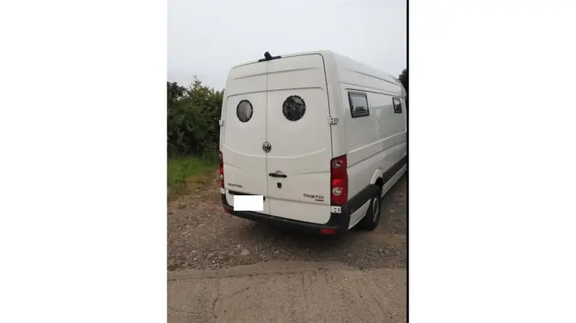 0566 Spectacular Volkswagon crafter CR35 TDI blue montion smallhometours.com 6