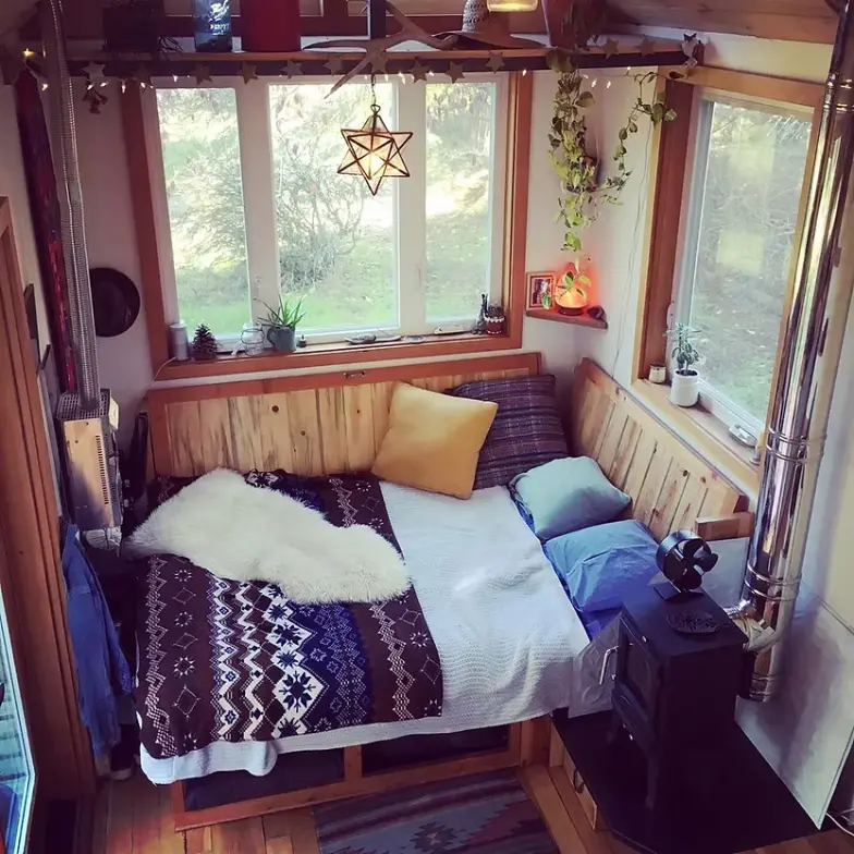 0583 Her DIY with healthy natural building materials tiny house smallhometours.com 8