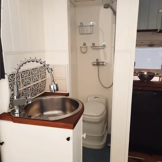 0584 Handcrafted Mercedes sprinter build with re claimed and ecological materials as possible smallhometours.com 4