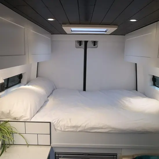 0586 Stunning Mercedes Sprinter 313 Cdi luxury conversion smallhometours.com 1
