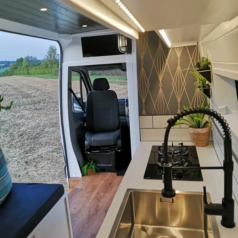 0586 Stunning Mercedes Sprinter 313 Cdi luxury conversion smallhometours.com 5