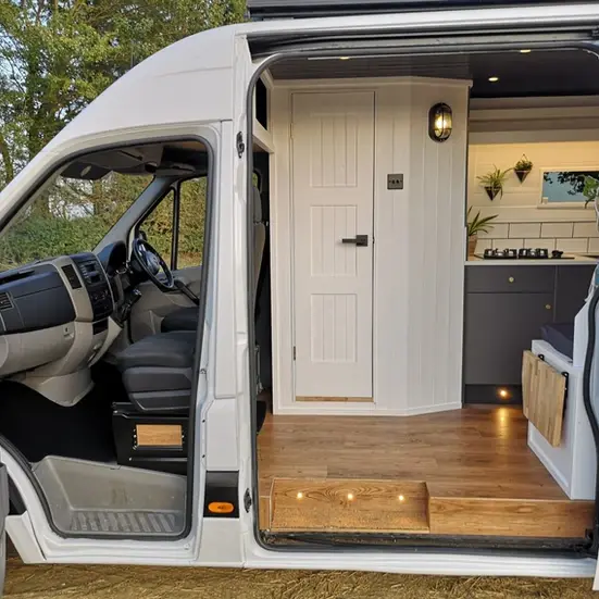 0586 Stunning Mercedes Sprinter 313 Cdi luxury conversion smallhometours.com 6