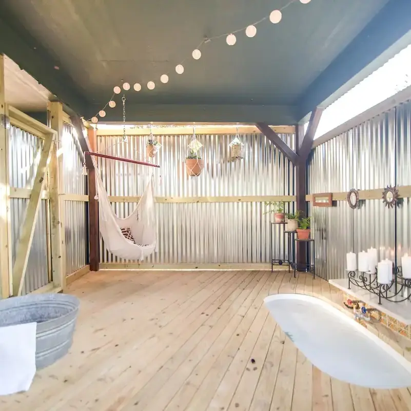 0587 Gorgeous tiny treehouse for a romantic night smallhometours.com 5