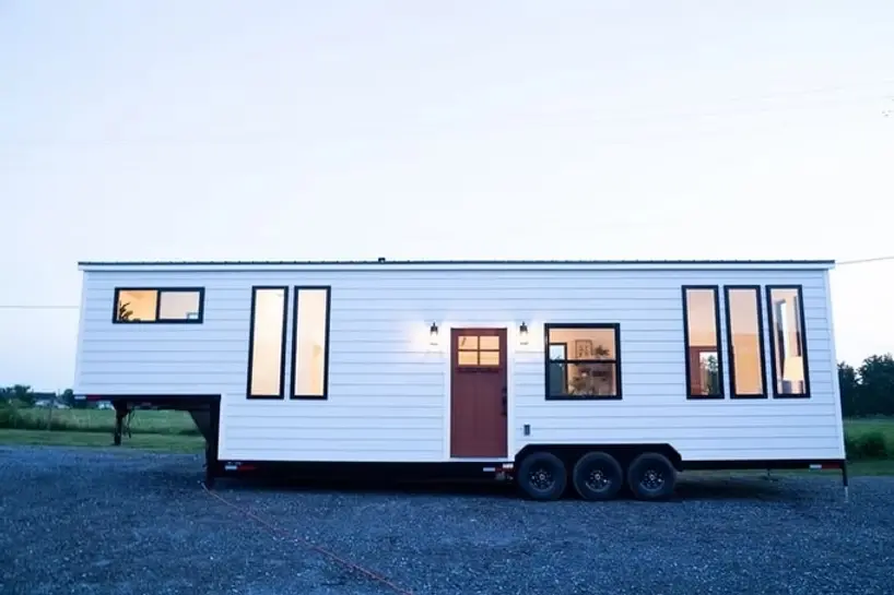 0589 Beautiful and affordable tiny home with full size walk in shower smallhometours.com 15
