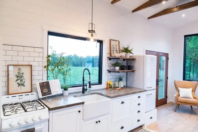 0589 Beautiful and affordable tiny home with full size walk in shower smallhometours.com 4