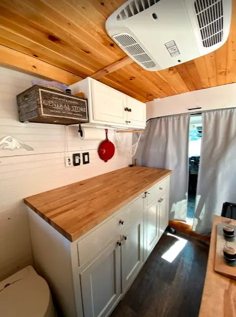 0590 Beautifully designed Ram Promaster with high roof fully equipped smallhometours.com 6