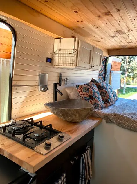 0590 Beautifully designed Ram Promaster with high roof fully equipped smallhometours.com 7