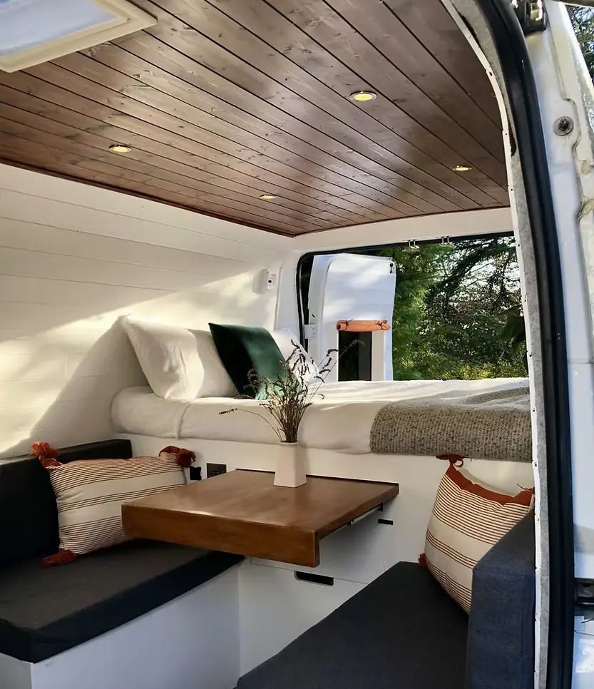 0598 Fabulous Peugeot Boxer with beautiful opening roof vent and ‘Sundowner loveseat smallhometours.com 4
