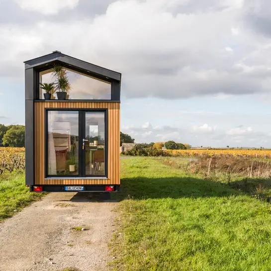 0605 Beautiful tiny house that displays a resolutely contemporary architecture smallhometours.com 11