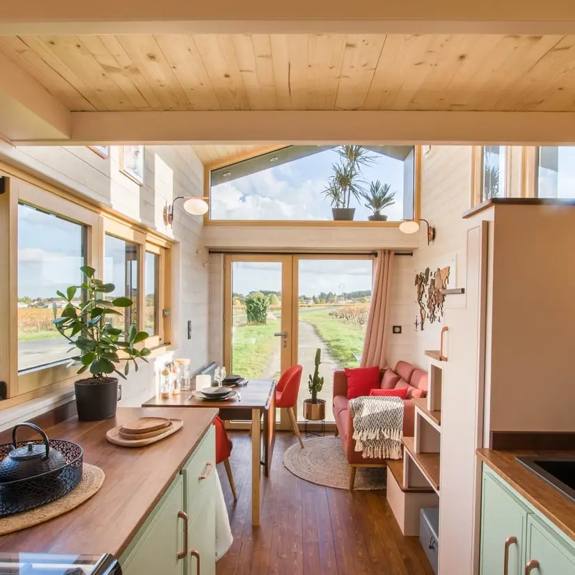 0605 Beautiful tiny house that displays a resolutely contemporary architecture smallhometours.com 12
