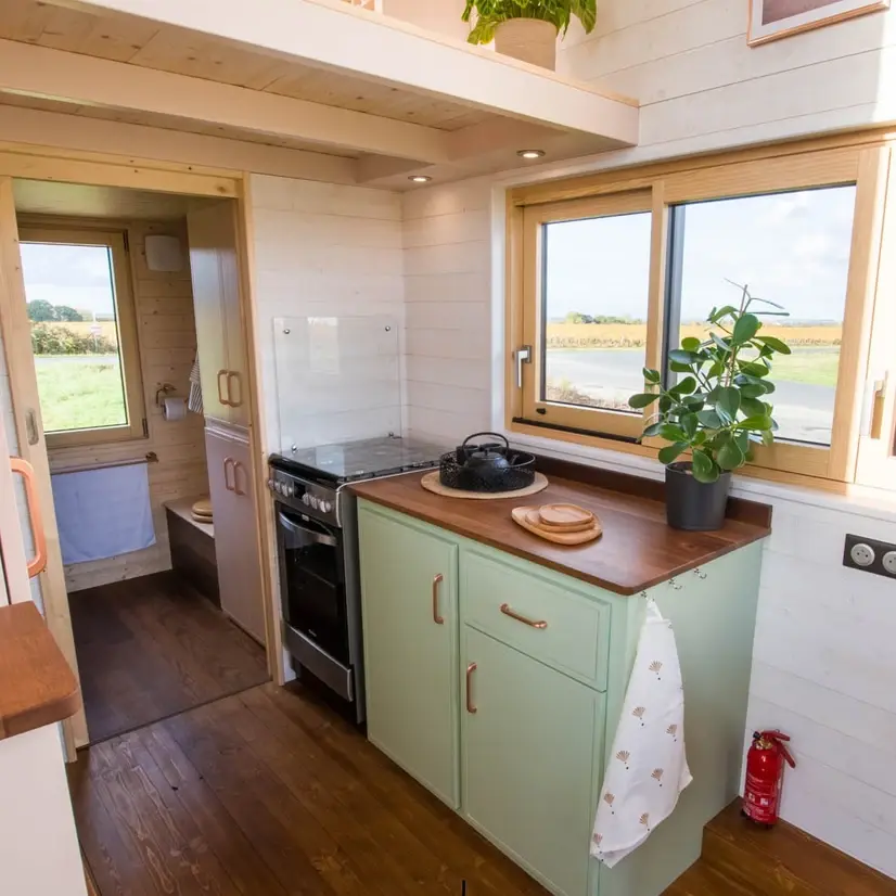 0605 Beautiful tiny house that displays a resolutely contemporary architecture smallhometours.com 8