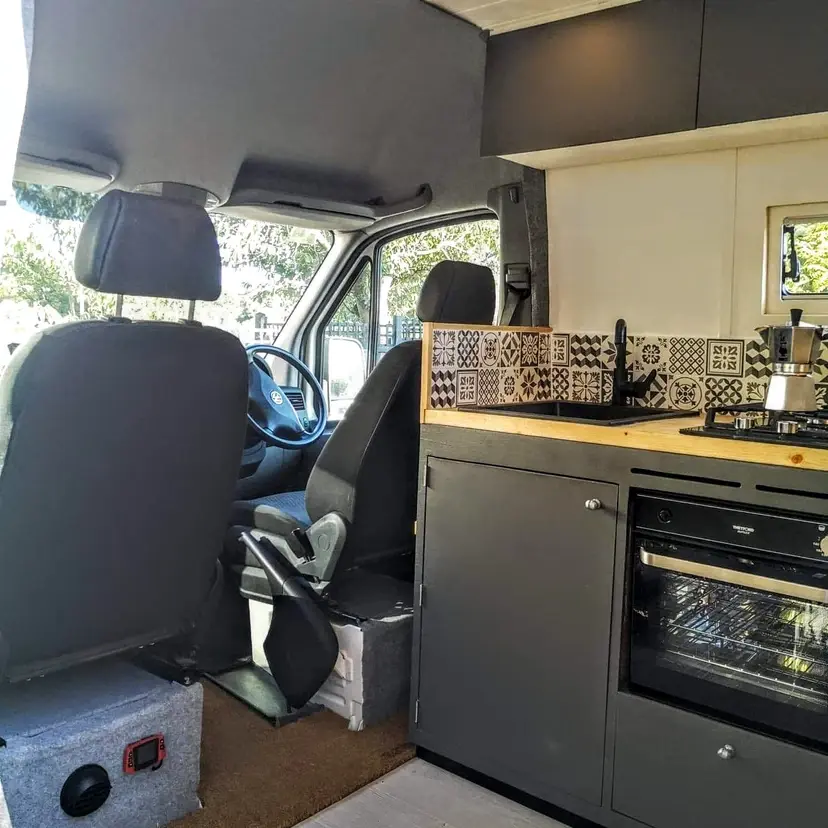 0616 Stunning VW crafter 14 plate long wheel base smallhometours.com 7