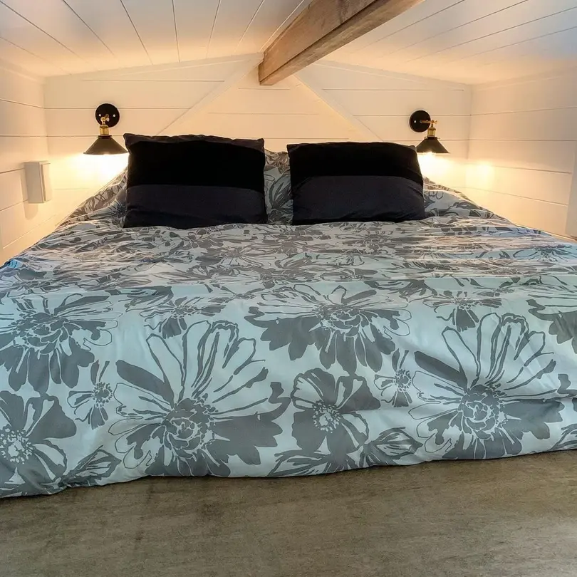 0621 Gorgeous 28ft tiny house with full size walk in shower smallhometours.com 9