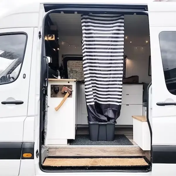 0638 Amazing Mercedes Sprinter 313 with fixed bed for a tall person conversion smallhometours.com 1