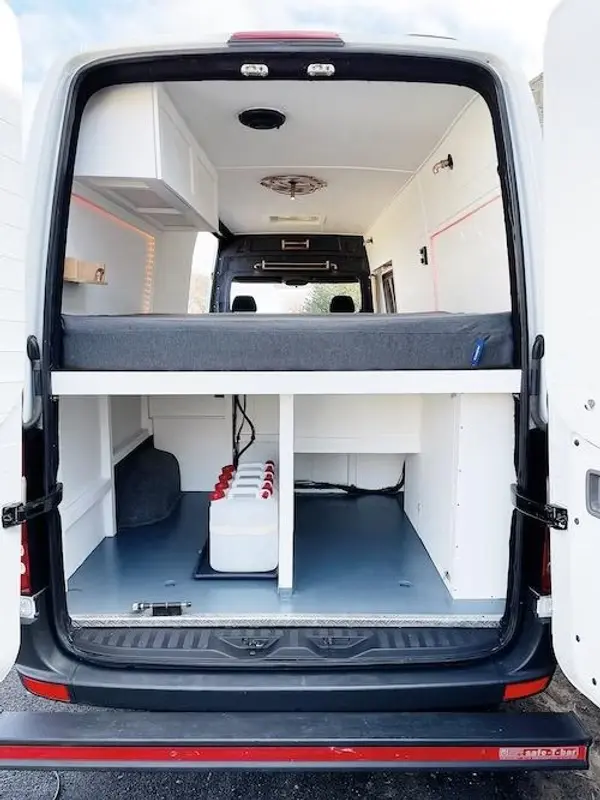 0638 Amazing Mercedes Sprinter 313 with fixed bed for a tall person conversion smallhometours.com 6