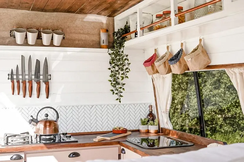 0666 Stunning Mercedes sprinter very light and airy space conversion smallhometours.com 1