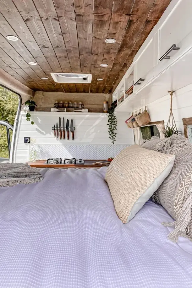 0666 Stunning Mercedes sprinter very light and airy space conversion smallhometours.com 11