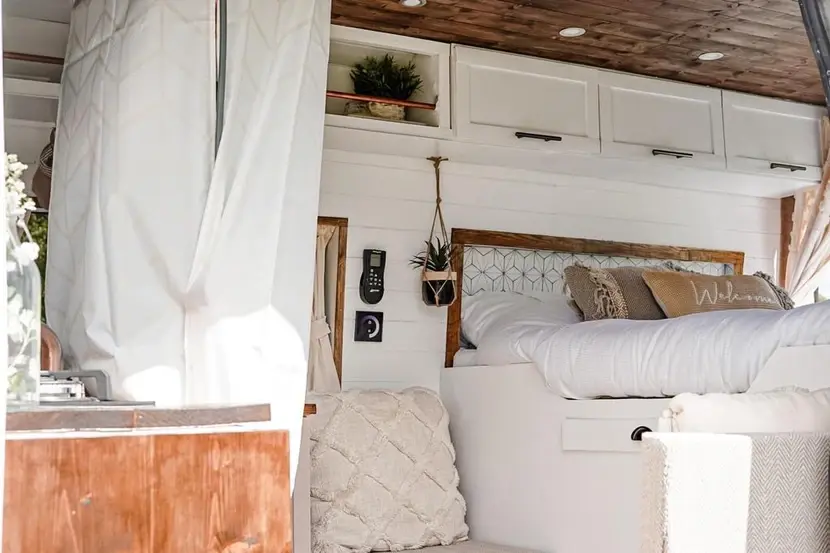 0666 Stunning Mercedes sprinter very light and airy space conversion smallhometours.com 3