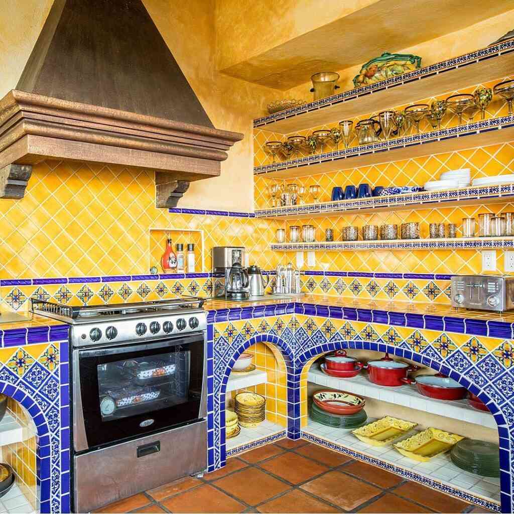 Old Mexican House Interior Design Ideas smallhometours.com 12