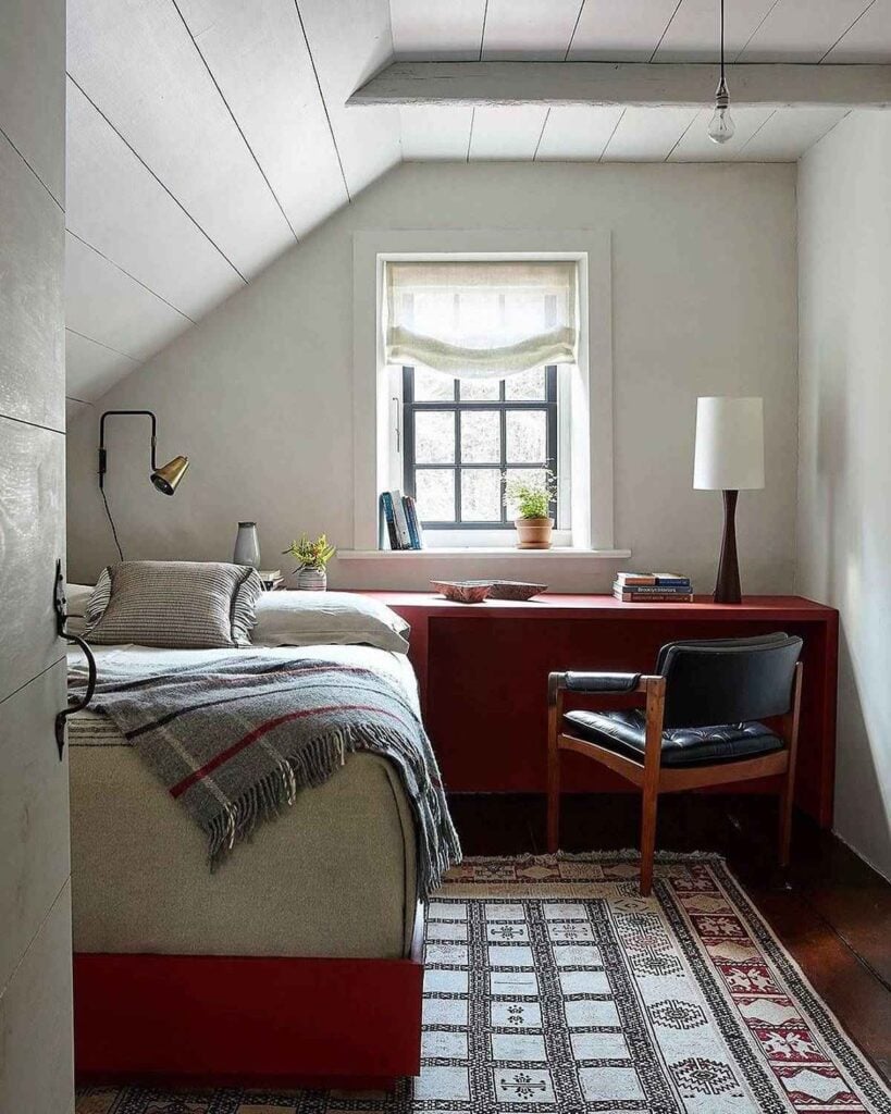 Tiny Teenage Bedroom Ideas smallhometours.com 8