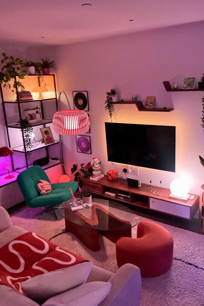 16 Girly Living Room Ideas for Small Spaces for Apartments That Feels Like a Hug smallhometours 1