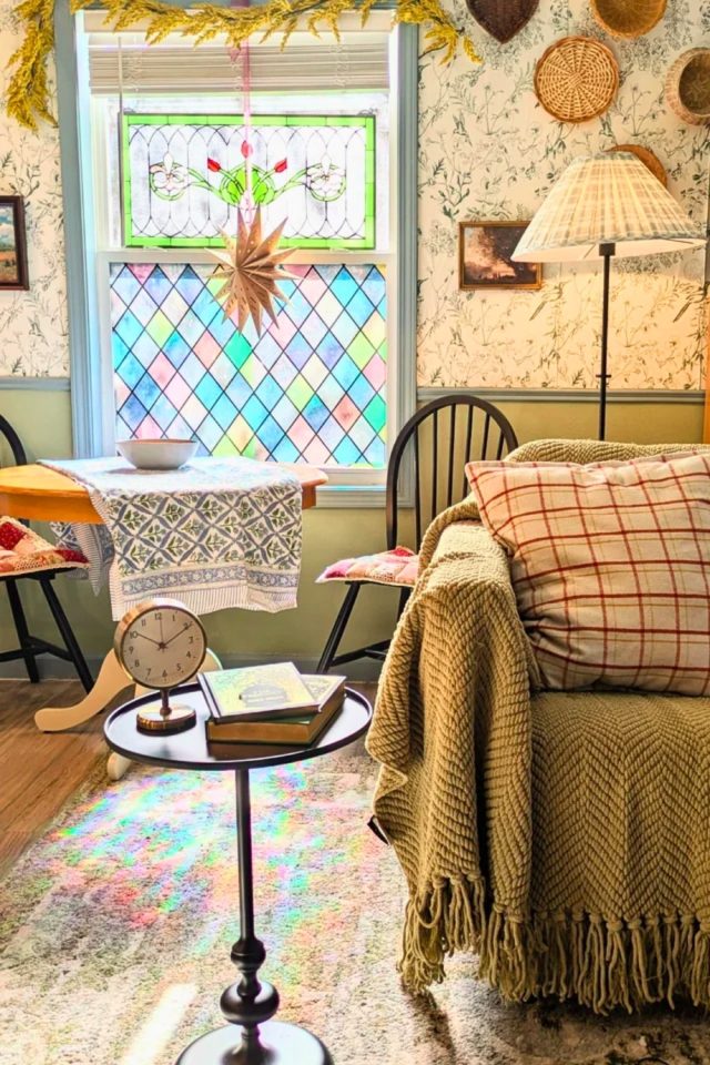 16 Girly Living Room Ideas for Small Spaces for Apartments That Feels Like a Hug smallhometours 12