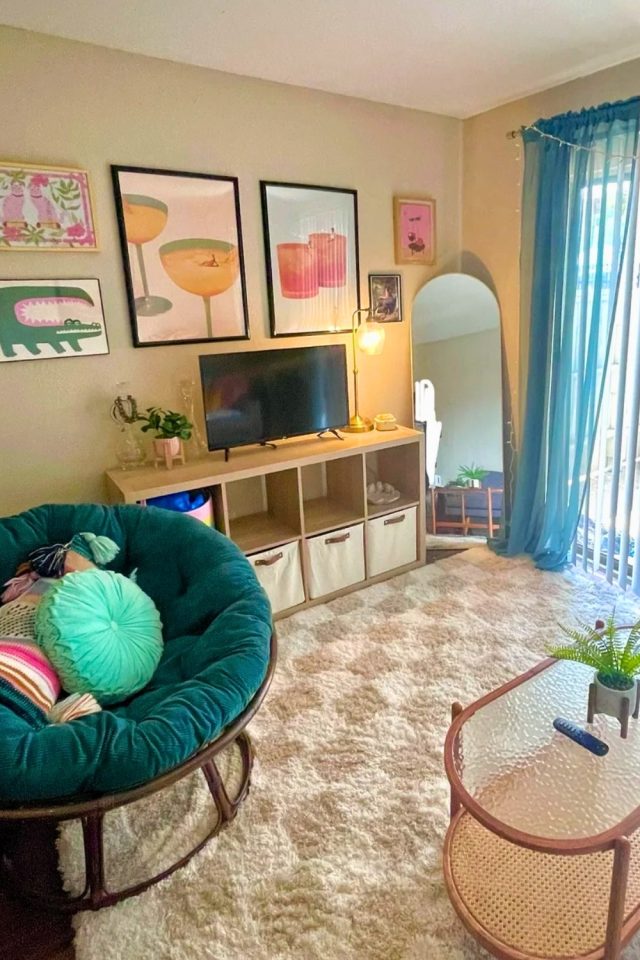 16 Girly Living Room Ideas for Small Spaces for Apartments That Feels Like a Hug smallhometours 9