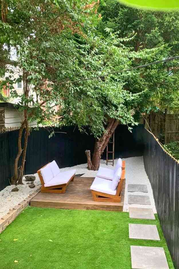 18 Cozy Small Backyard Deck Ideas Made For Slowing Down and Stay a While smallhometours.com 2 1