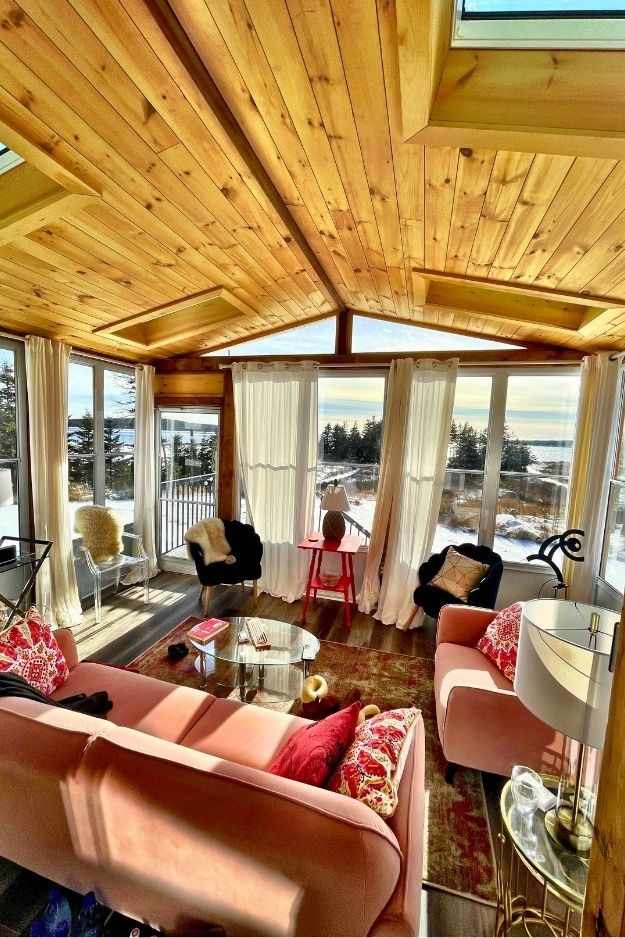 19 Cozy Rustic Winter Cabin Living Room Ideas That Feel Warm Calm and Timeless smallhometours.com 1