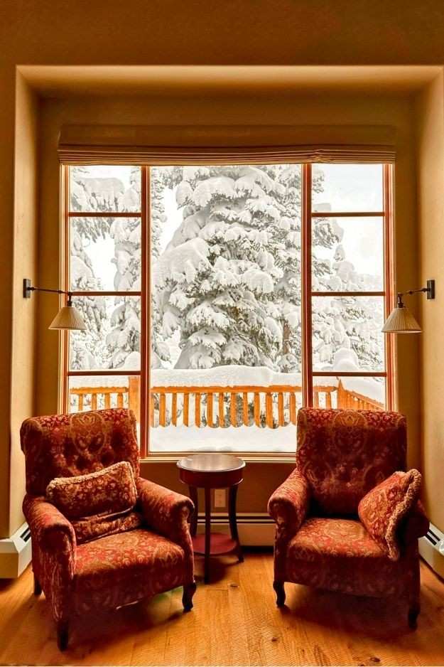 19 Cozy Rustic Winter Cabin Living Room Ideas That Feel Warm Calm and Timeless smallhometours.com 6