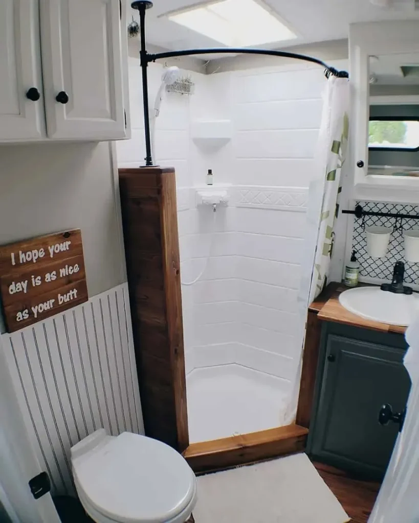 21 Beautiful Small Camper Bathroom Remodel Ideas to Inspire Your Space smallhometours.com 24
