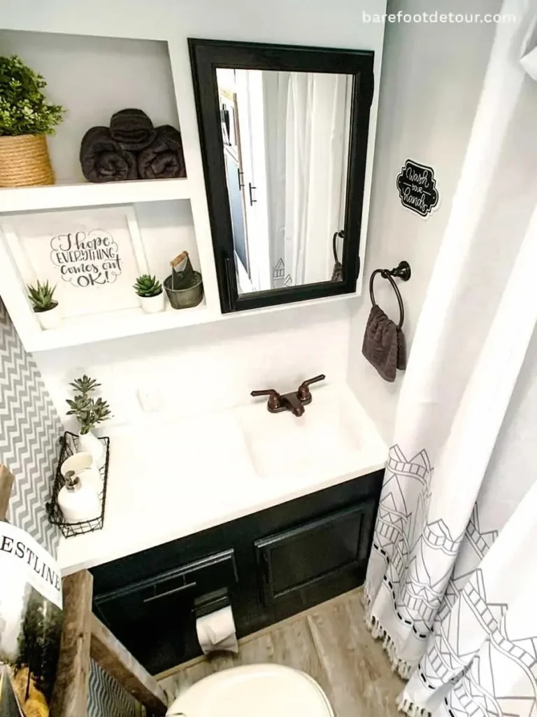 21 Beautiful Small Camper Bathroom Remodel Ideas to Inspire Your Space smallhometours.com 7
