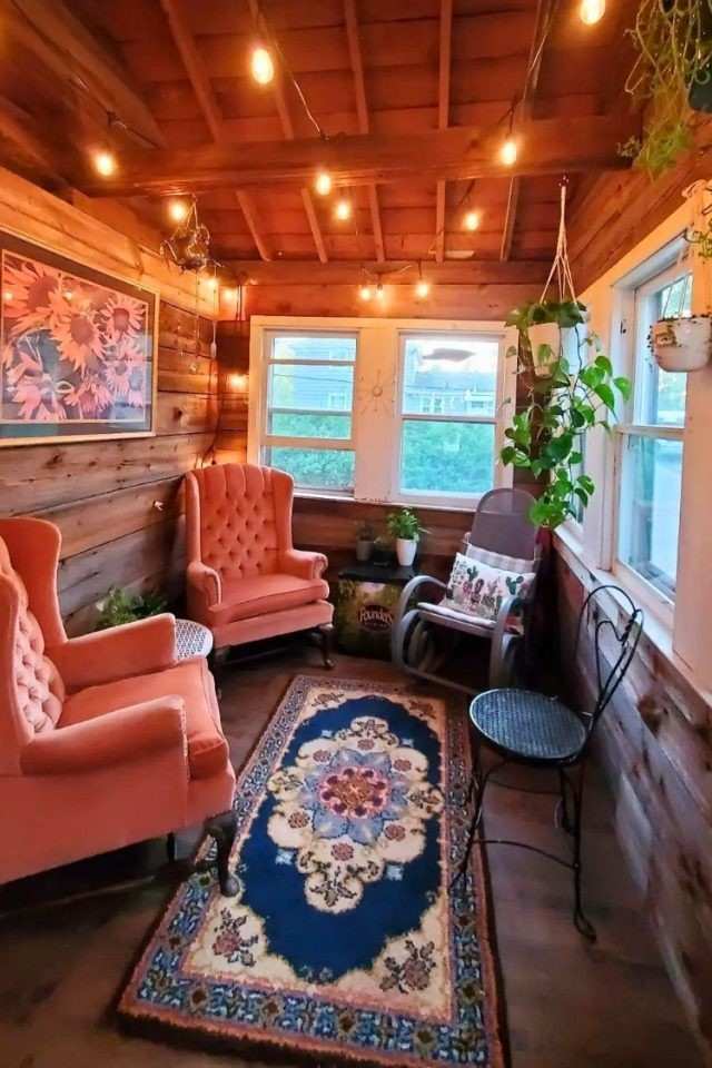 26 Cozy and Charming Small Front Porch Ideas Youll Love For Every Season smallhometours.com 14 1